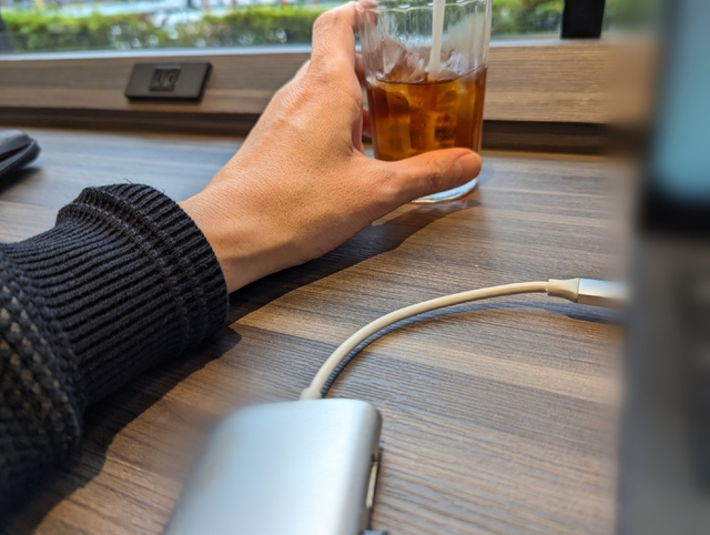 お外でｶﾀｶﾀ