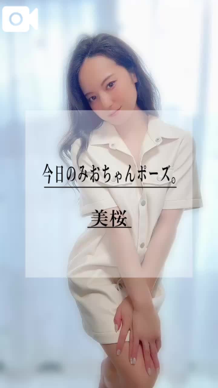🚨スカートの中…後ろから見てみたくない？！