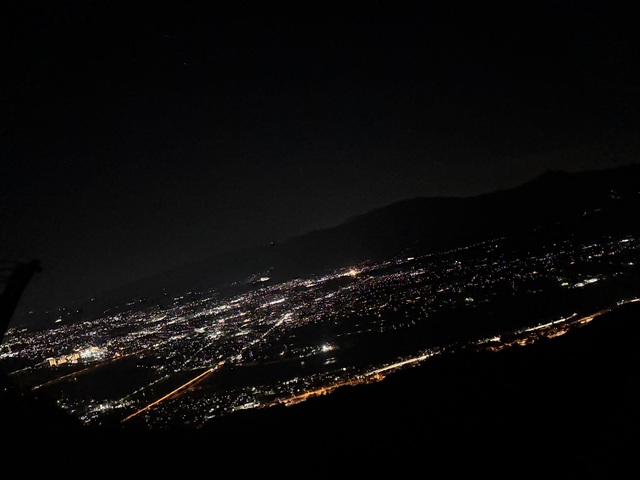 夜しか見ることができない絶景の瞬間🌃