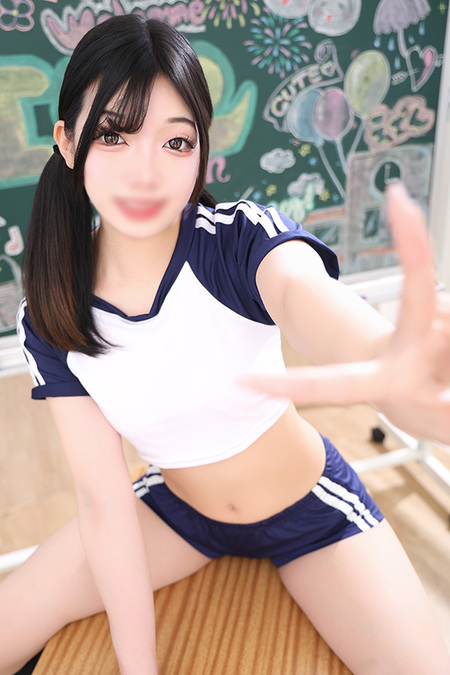 清楚なS級スレンダー美少女