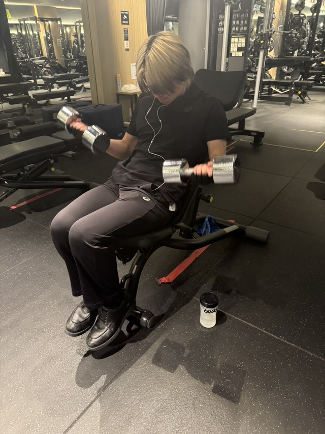 ダンベル何キロ持てる？💪