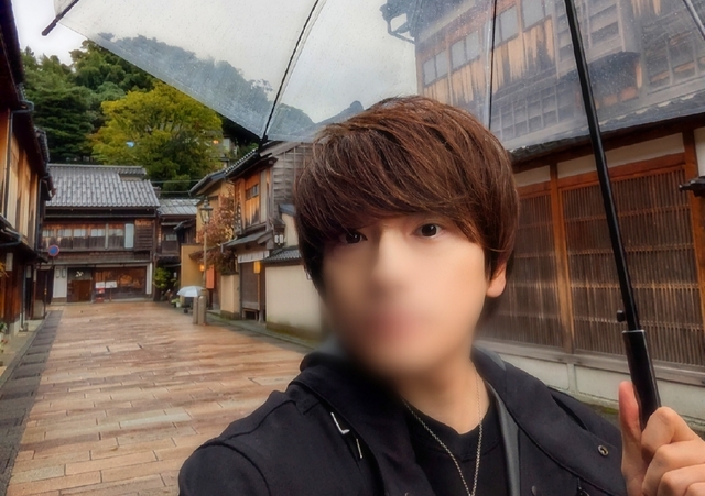 雨の中の昔ながらの街並み