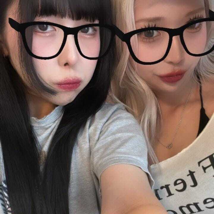 妹です。どっちがビッチだと思う？正解は左