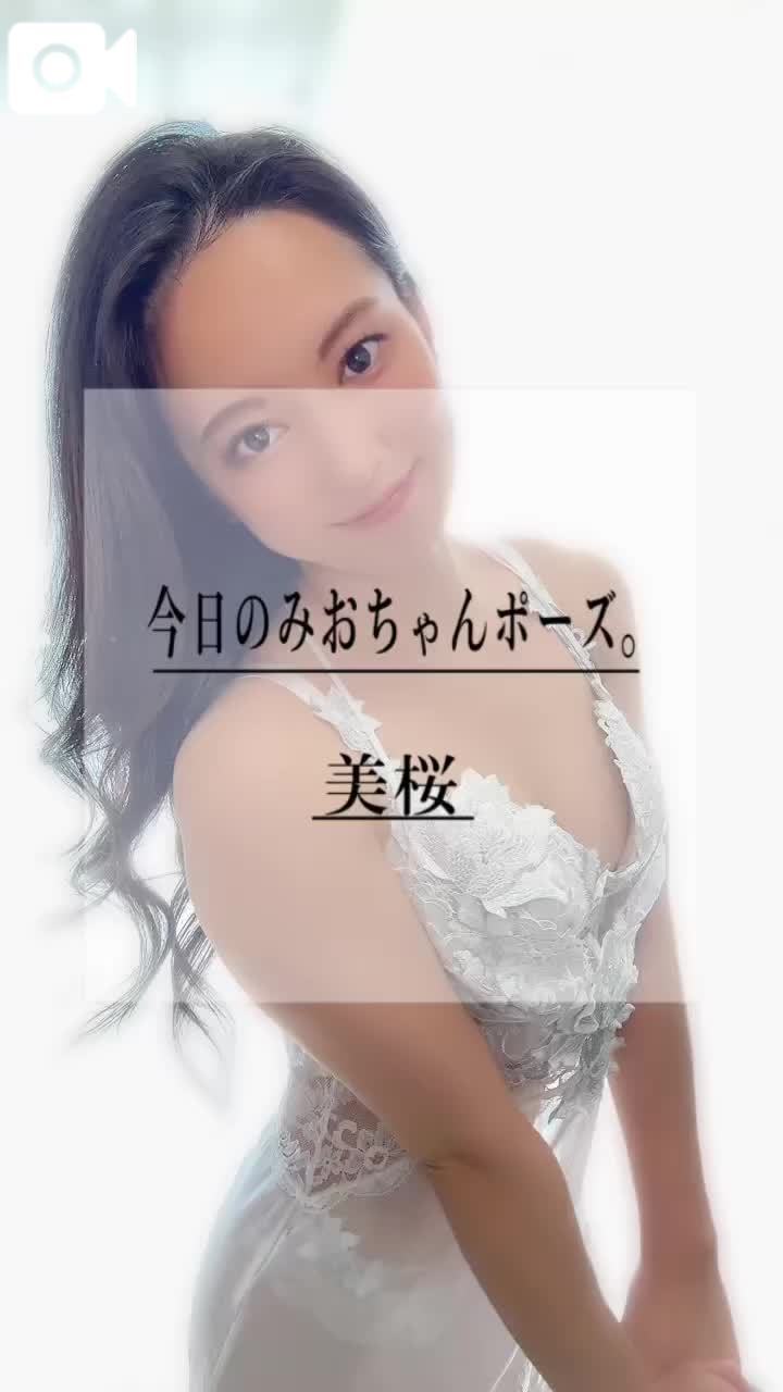 🚨後ろから硬いおち◯ぽで…ズボズボされたいの///
