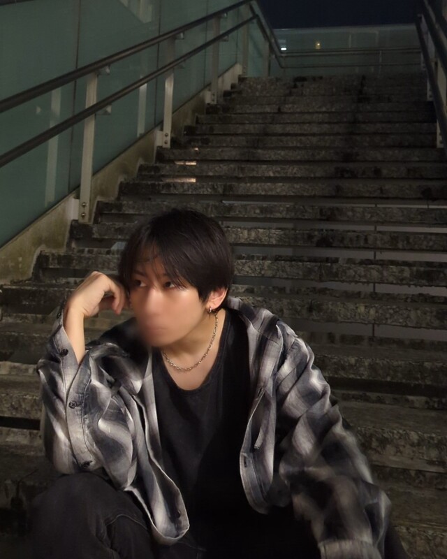 顔にあとが😂