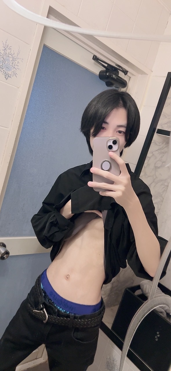 なぎさ、腹筋がんばり中！🍀.*