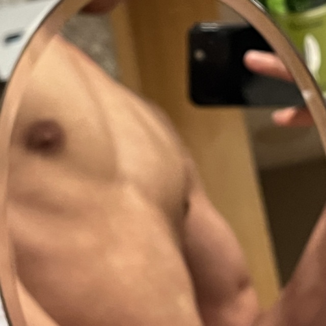 ちょっと乳輪がおっきいです:)