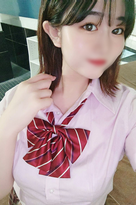 あどけなさにキュン♪色白天使