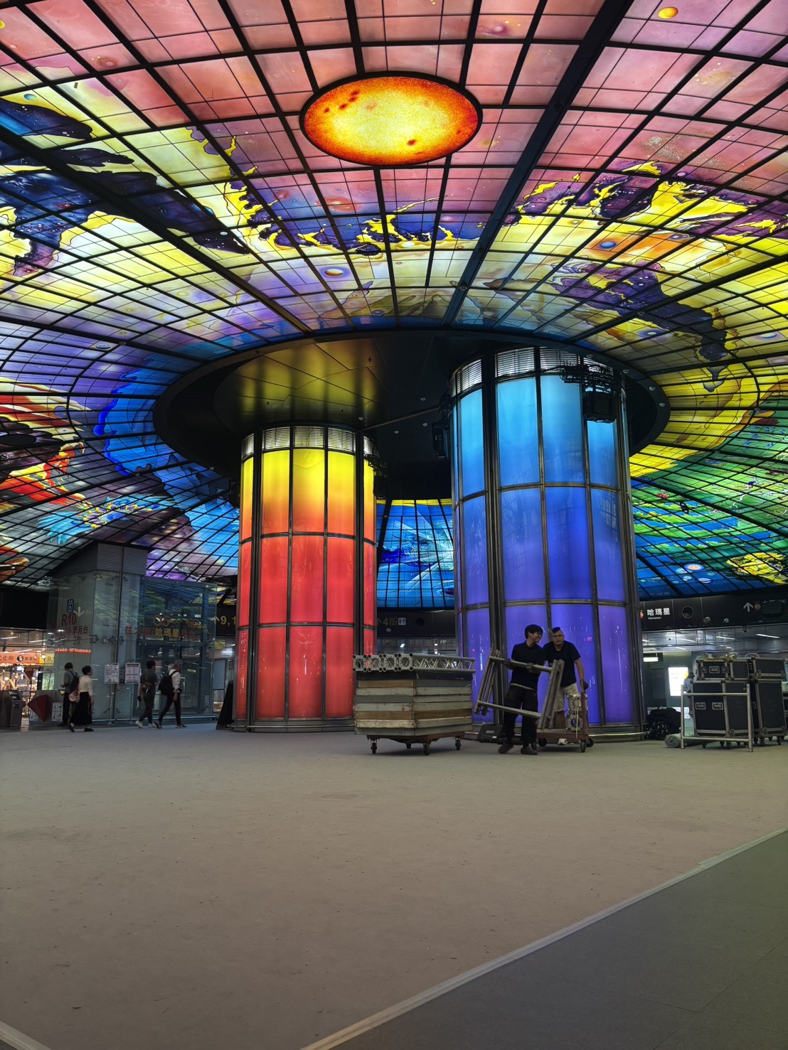 【台湾・美麗島駅】世界で最も美しい地下鉄の駅