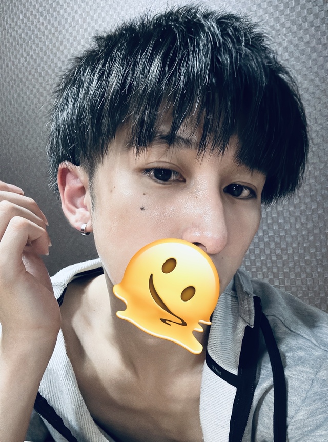 髪の毛切ってきたぁ✂︎‬