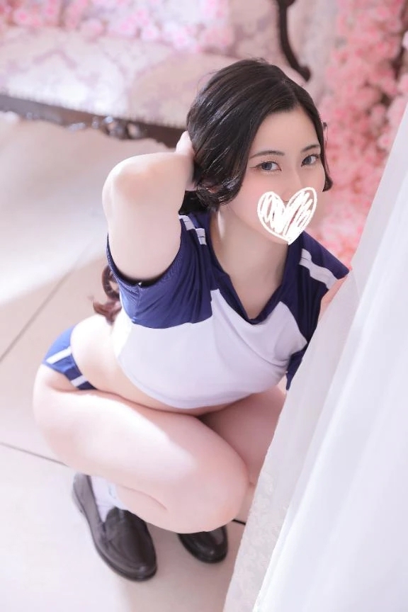 🐈‍⬛‎ 春風にほどける朝の毛づくろい 🤍