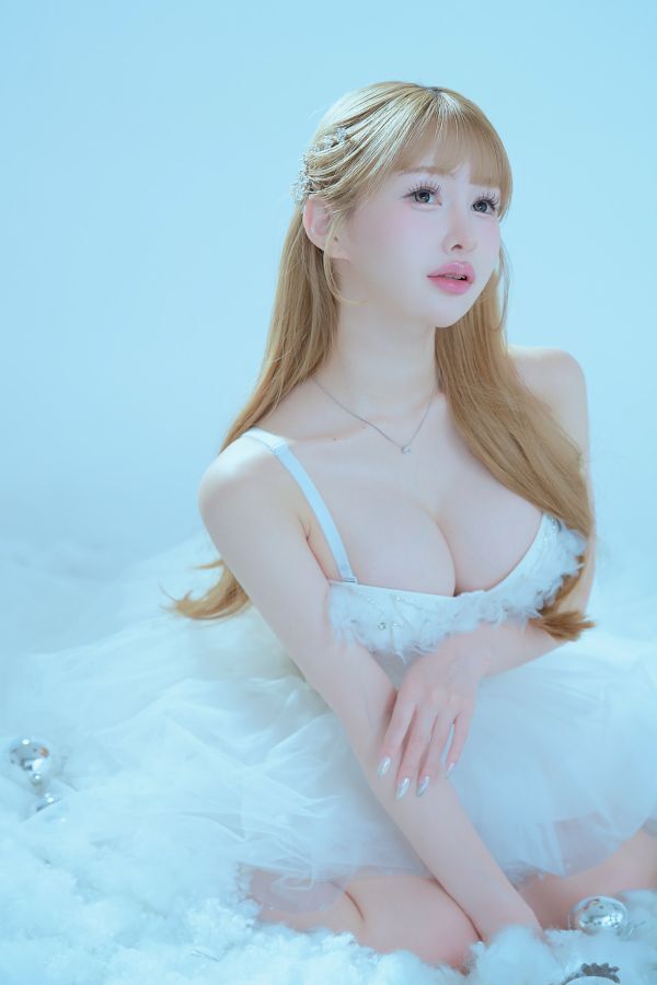 本能全開×Iカップ潮吹き妖精『はんな』さんお写真が変わりました。