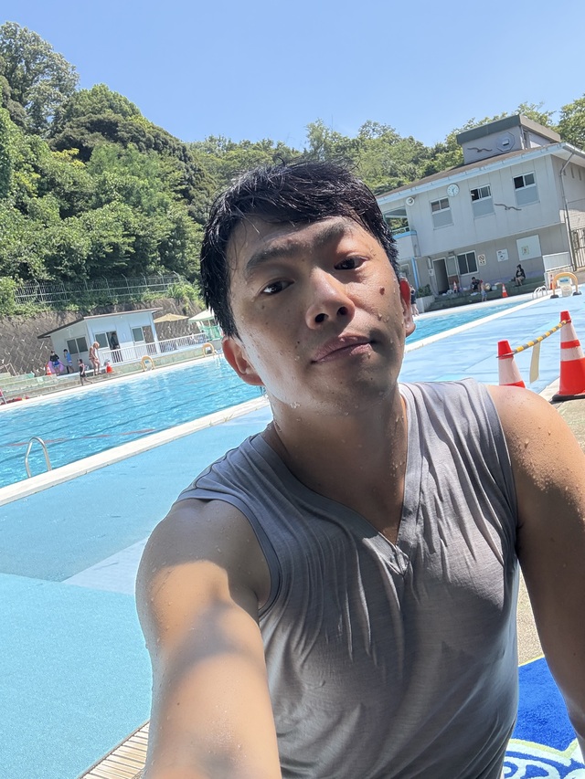 プール出勤中❣️
