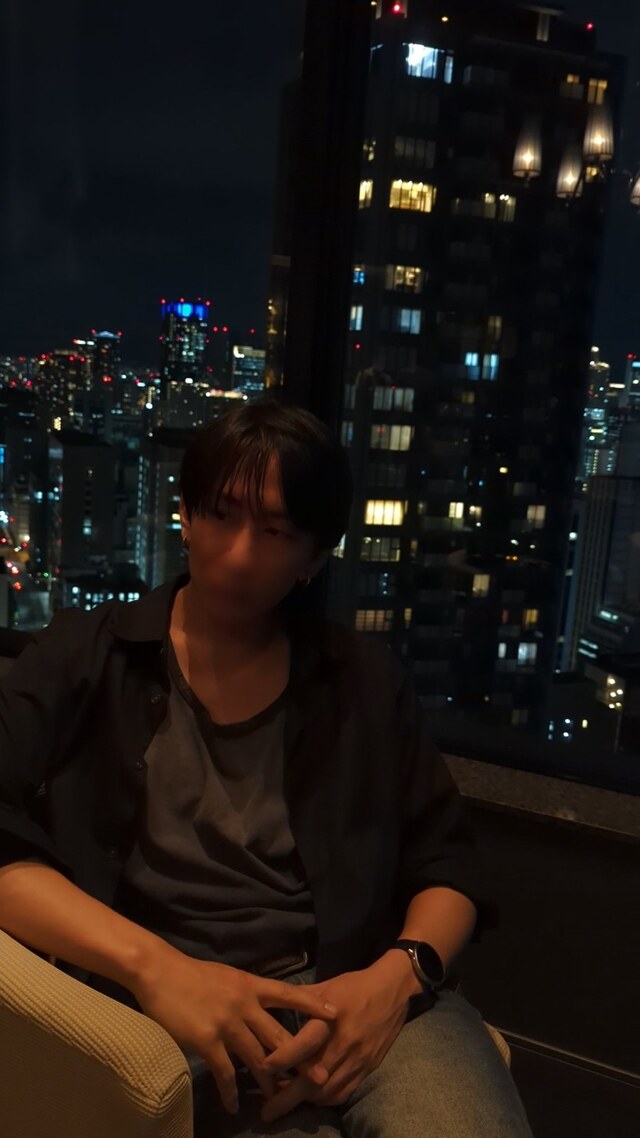 手が行方不明😂