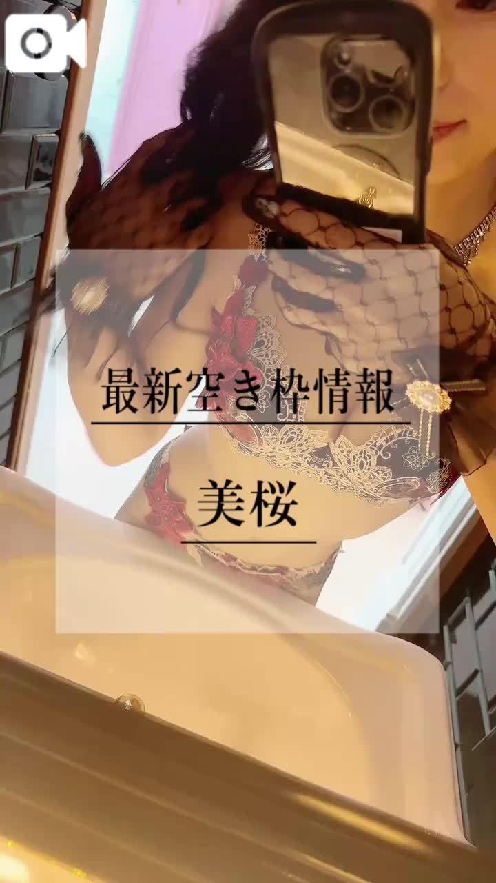 🚨大興奮？！鏡の前での立ちバ◯クが大好きなの///