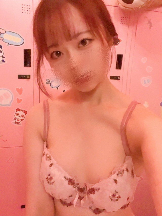 【動画投稿】露出度高めメイドさん♡