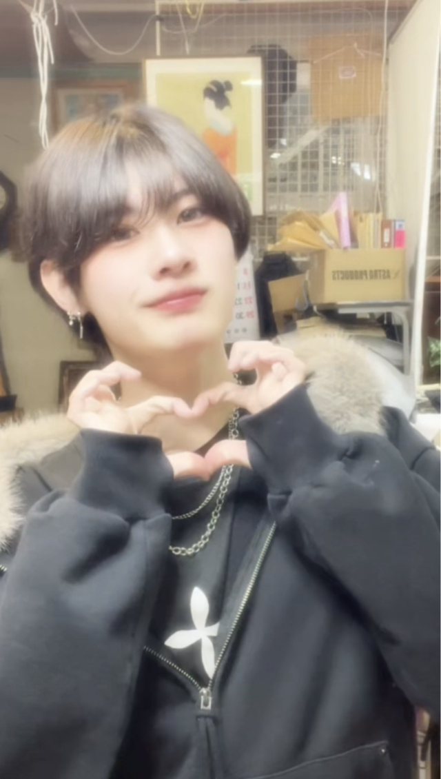 雨で濡れた桜を見た時に思うことってなんですか？☔️🌸