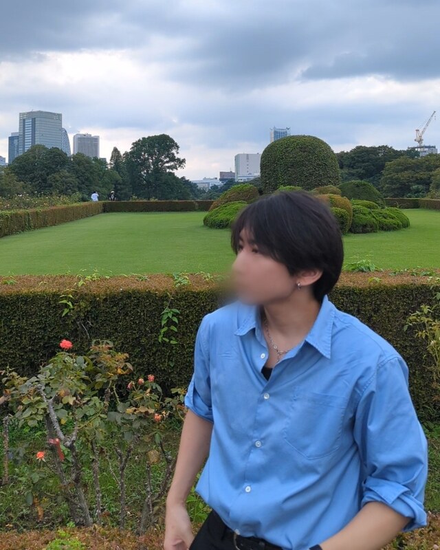 ふちを歩く人😂