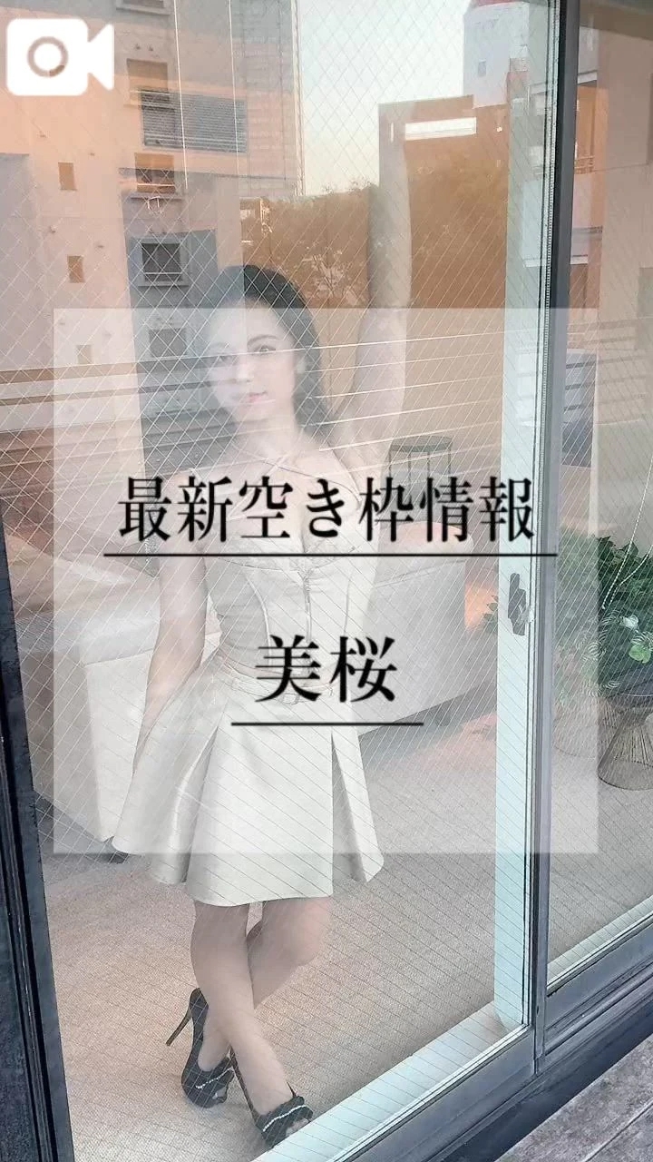 🚨ガラス越しにおっ◯い押し当てて…誘惑中…///