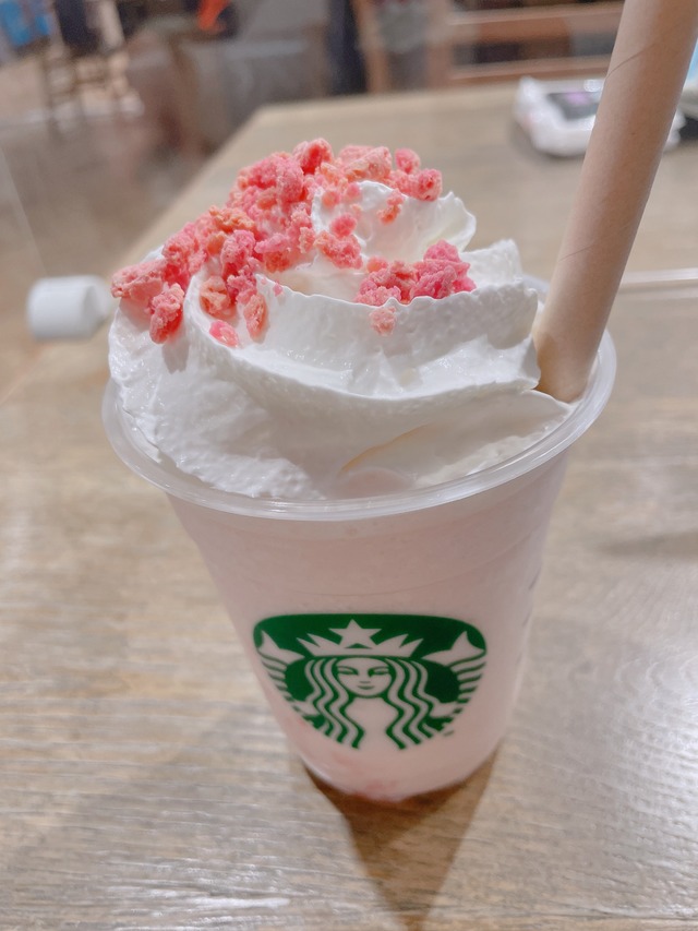 新作のスタバが美味しい！！！