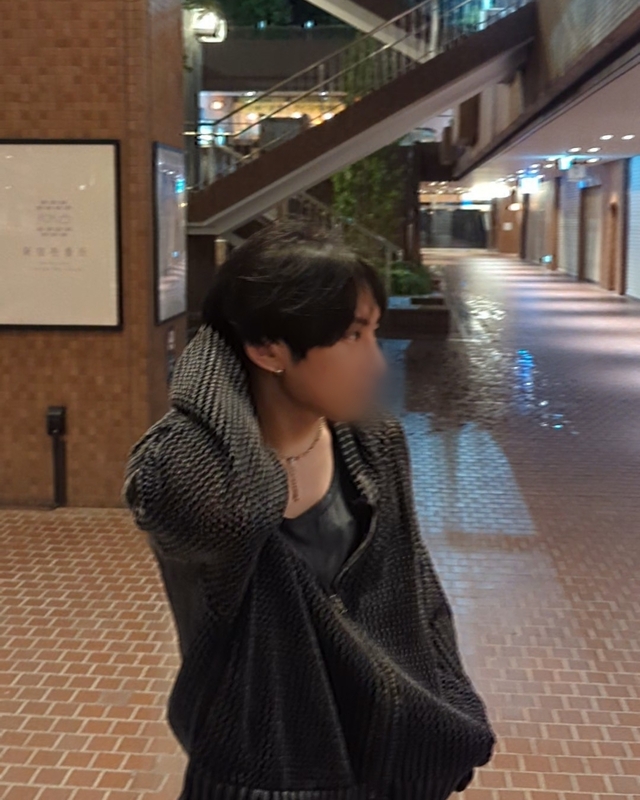 黒ばかりの人😌