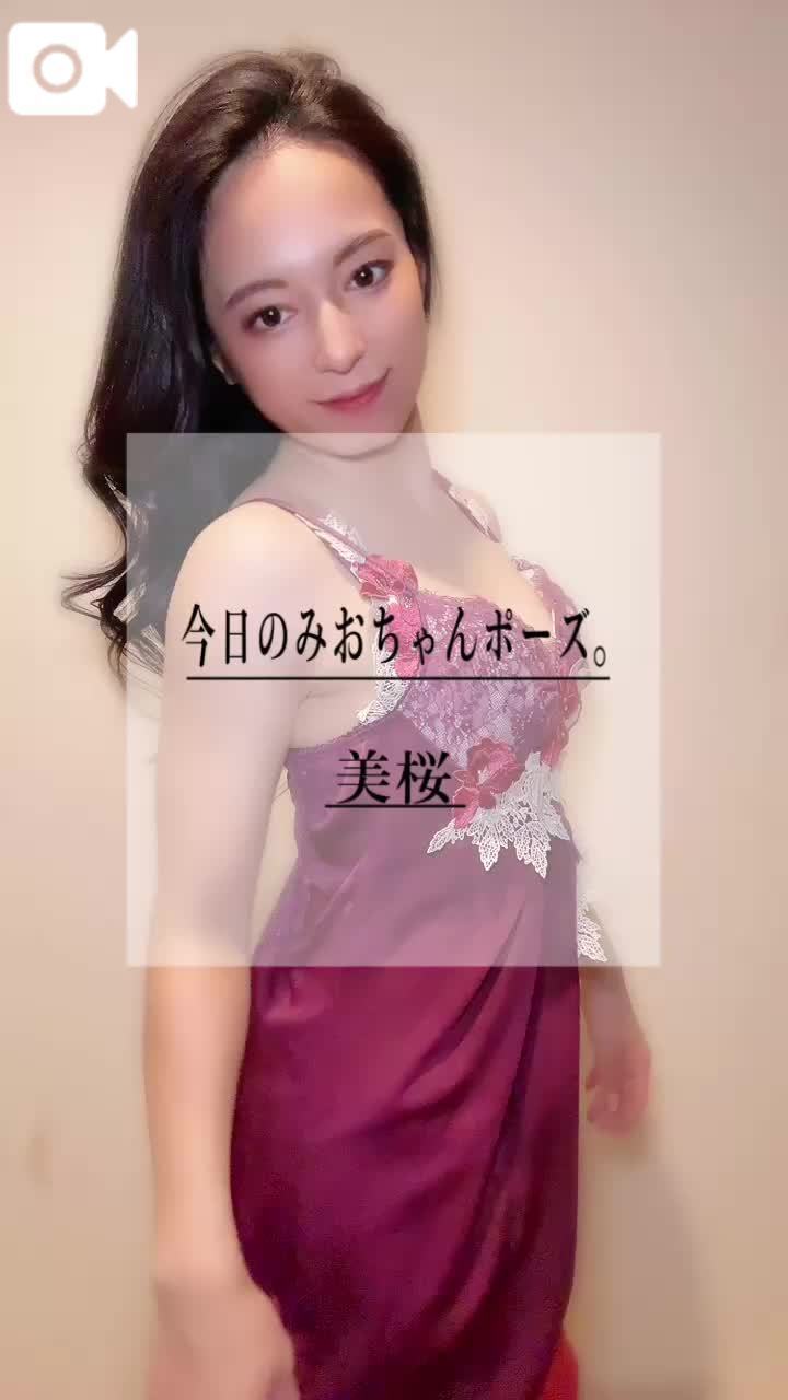 🚨ビンビンおち◯ぽ…後ろからたくさん突いてほしいの///