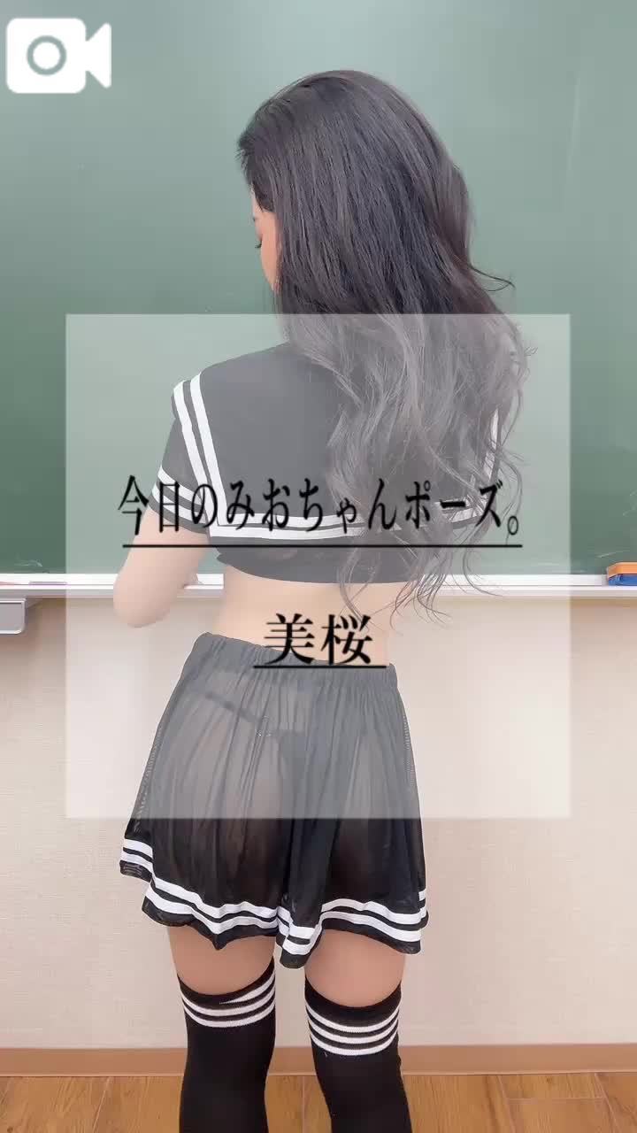 🚨我慢できないっ///ふたりきりの教室で…後ろからズボズボしちゃう？！