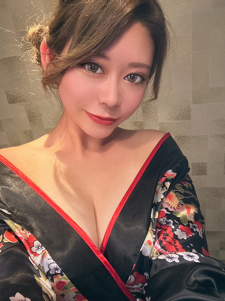 川崎ソープクラブKGのおすすめ女の子アイドルルックスでカワイイ系で小柄なアリエル写真