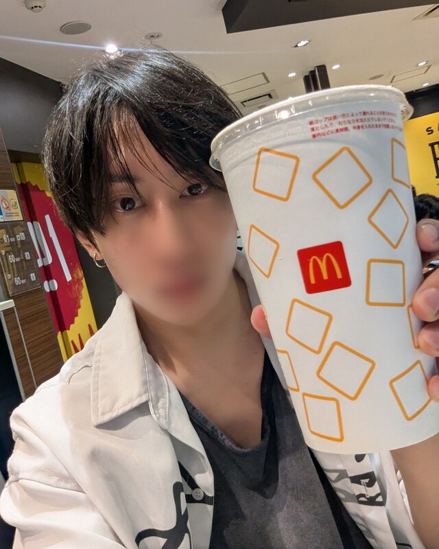 顔が半分に😂