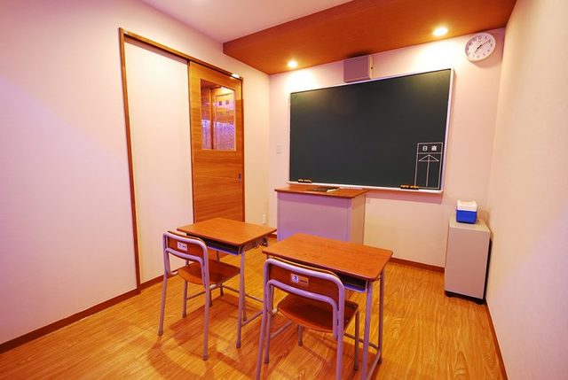 学校のようなラブホテル！？