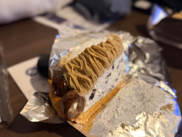 - ̗̀ 🍰  🍩   ̖́-