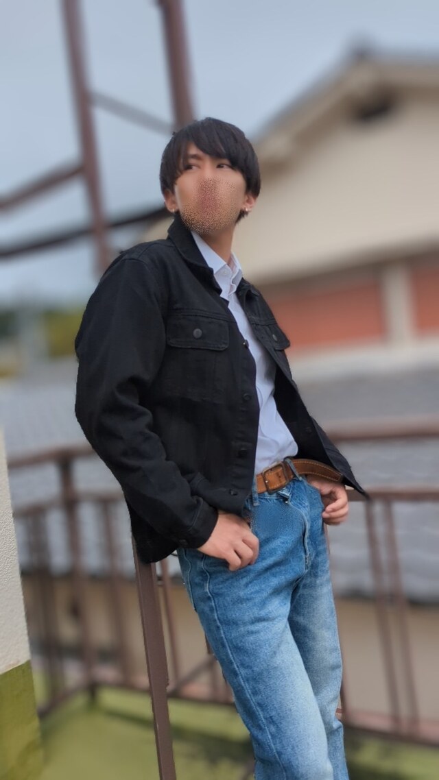 袖だけ色あせて👀